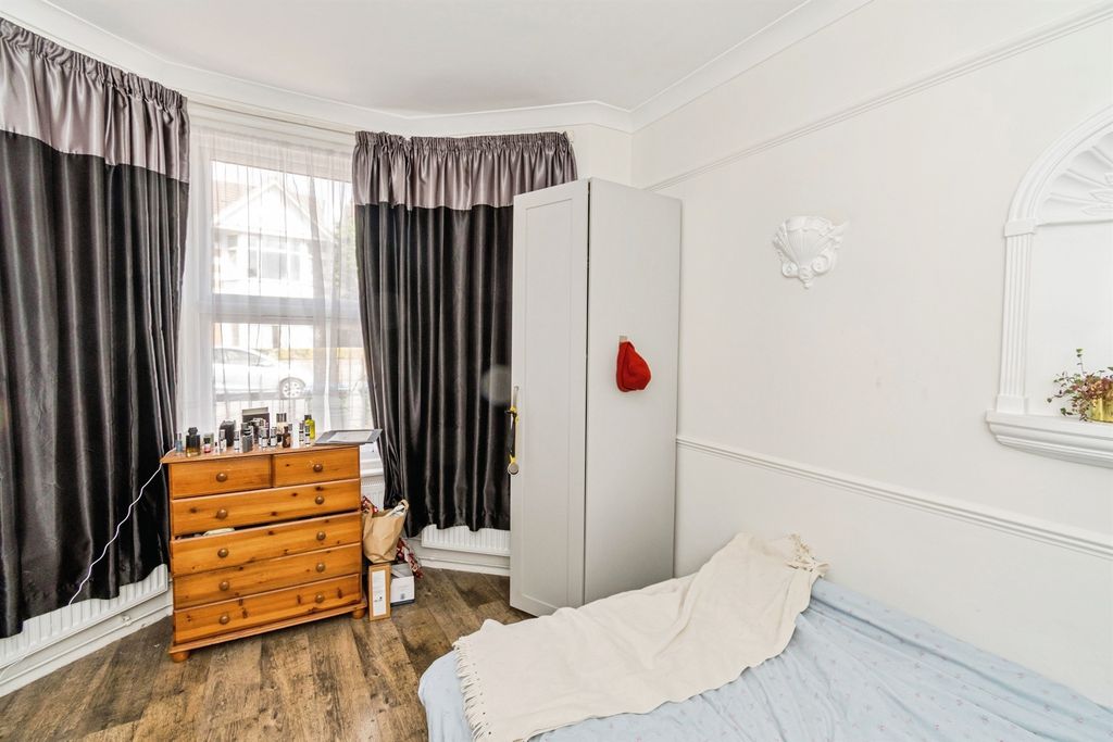 Property photo 3 of 25