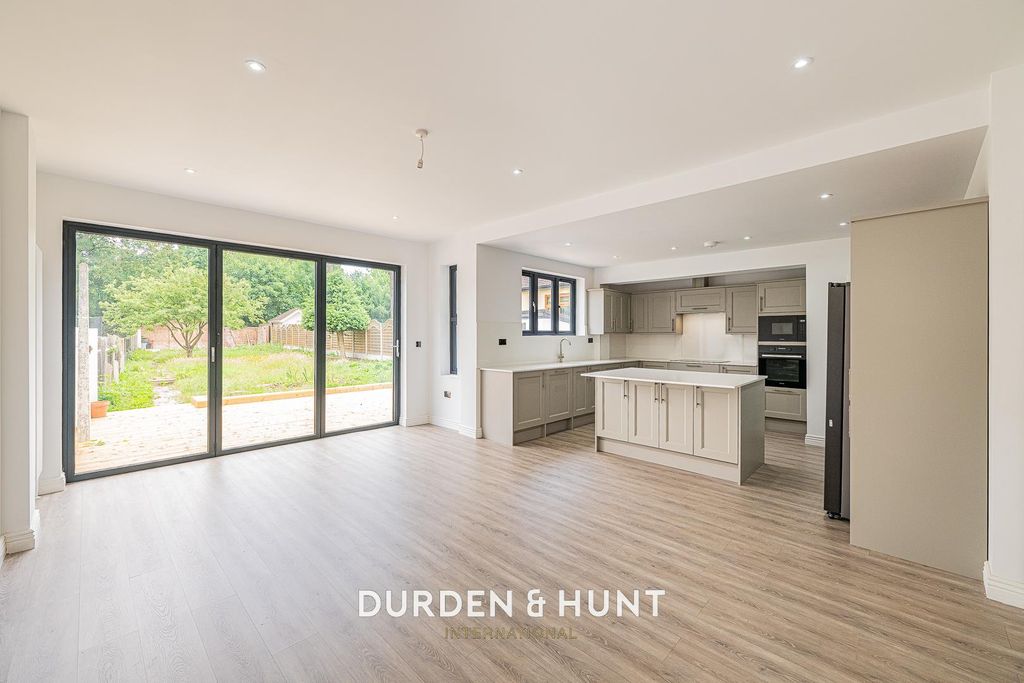 Property photo 2 of 43 Hollybush-28.Jpg