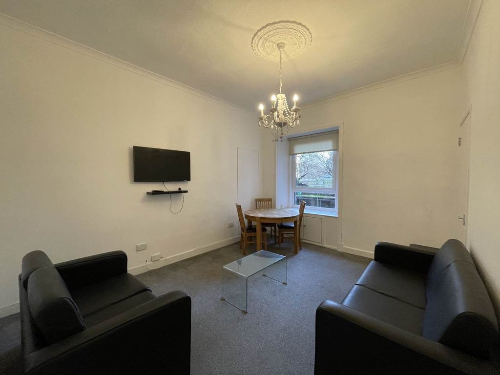 Property photo 1 of 7 Living Room