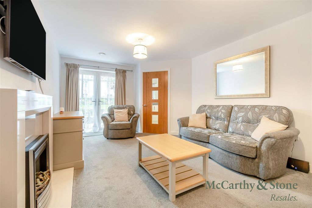 Property photo 1 of 19 8704442-Interior03.Jpg