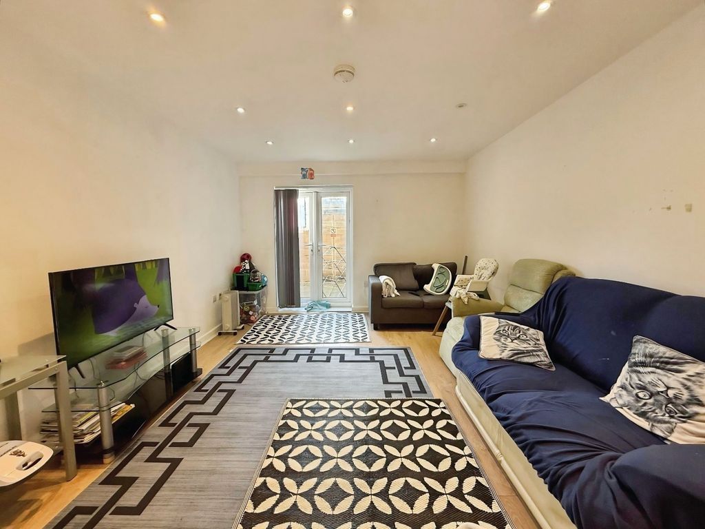 Property photo 2 of 10 Picture No. 05