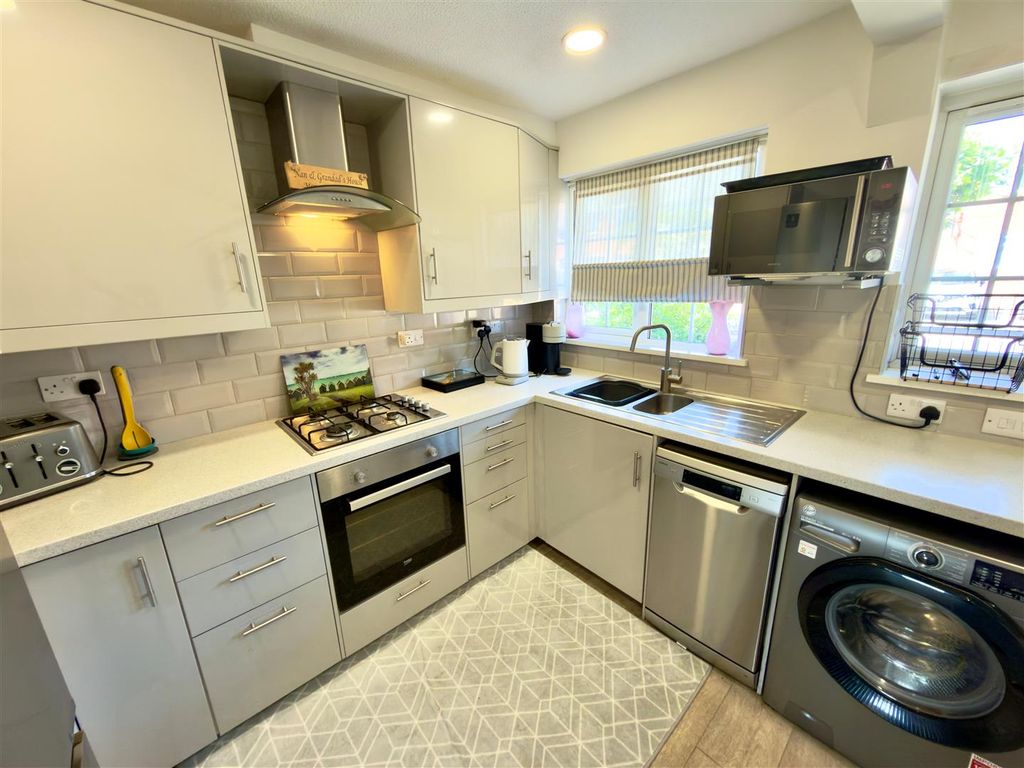 Property photo 3 of 18 Kitchen 1.Jpg