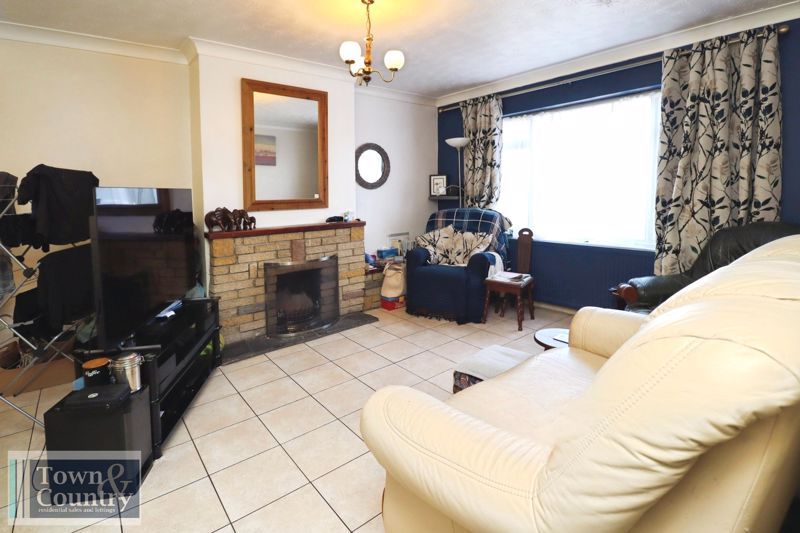 Property photo 3 of 21 Rye Close