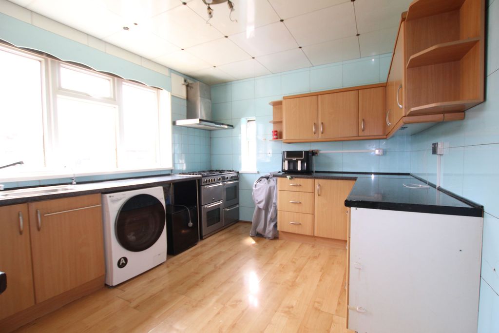 Property photo 2 of 27