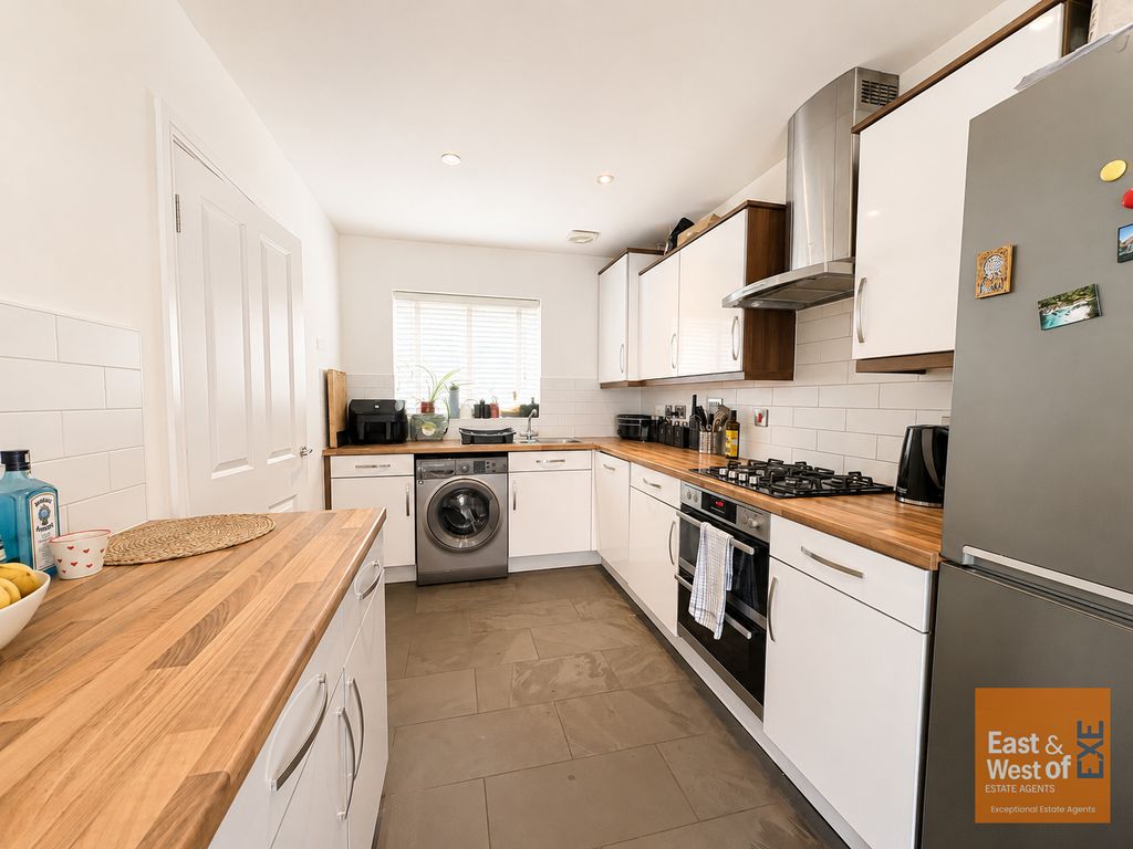 Property photo 3 of 13 Kitchen