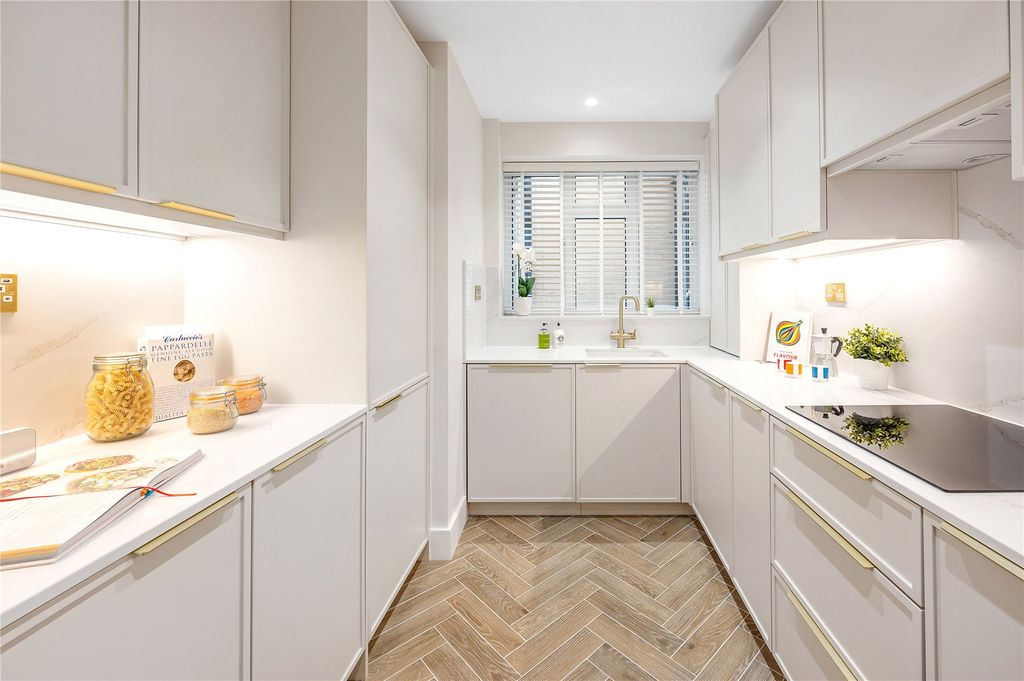 Property photo 3 of 15 Kitchen