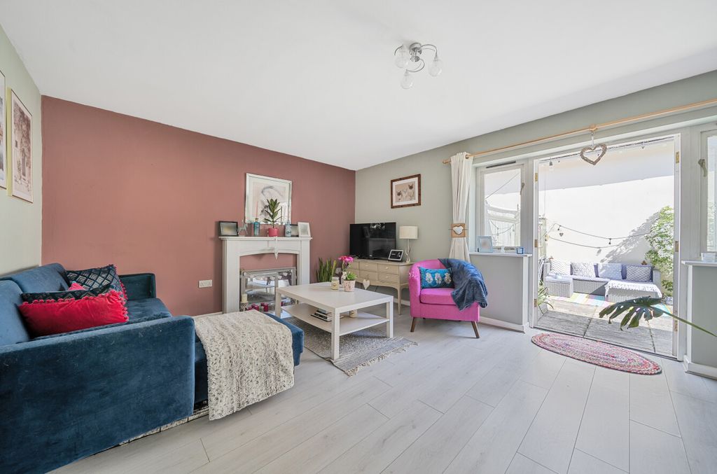 Property photo 2 of 16 Sitting Room