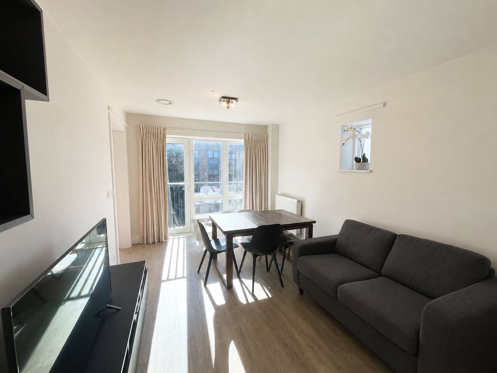 Property photo 2 of 8 Lounge