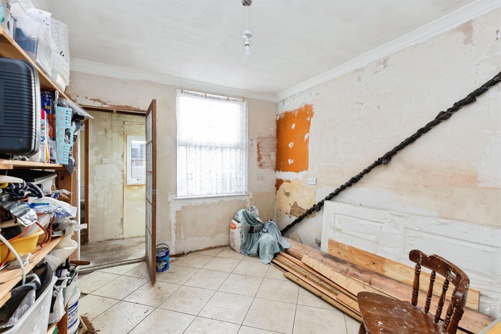 Property photo 3 of 14