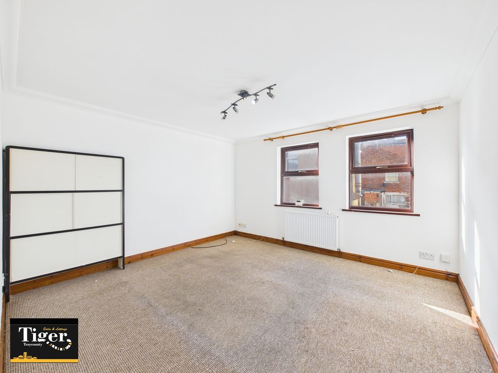 Property photo 2 of 16 Cam03440G0-Pr0443-Still010