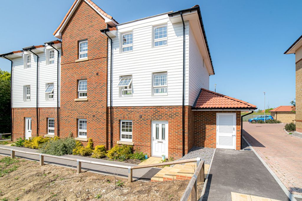 1 bed flat for sale in Fife Way, Aylesham CT3 Zoopla