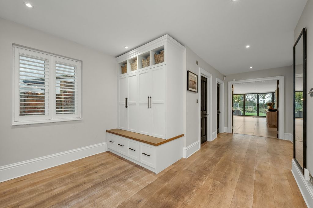 Property photo 2 of 25 Entrance Hall