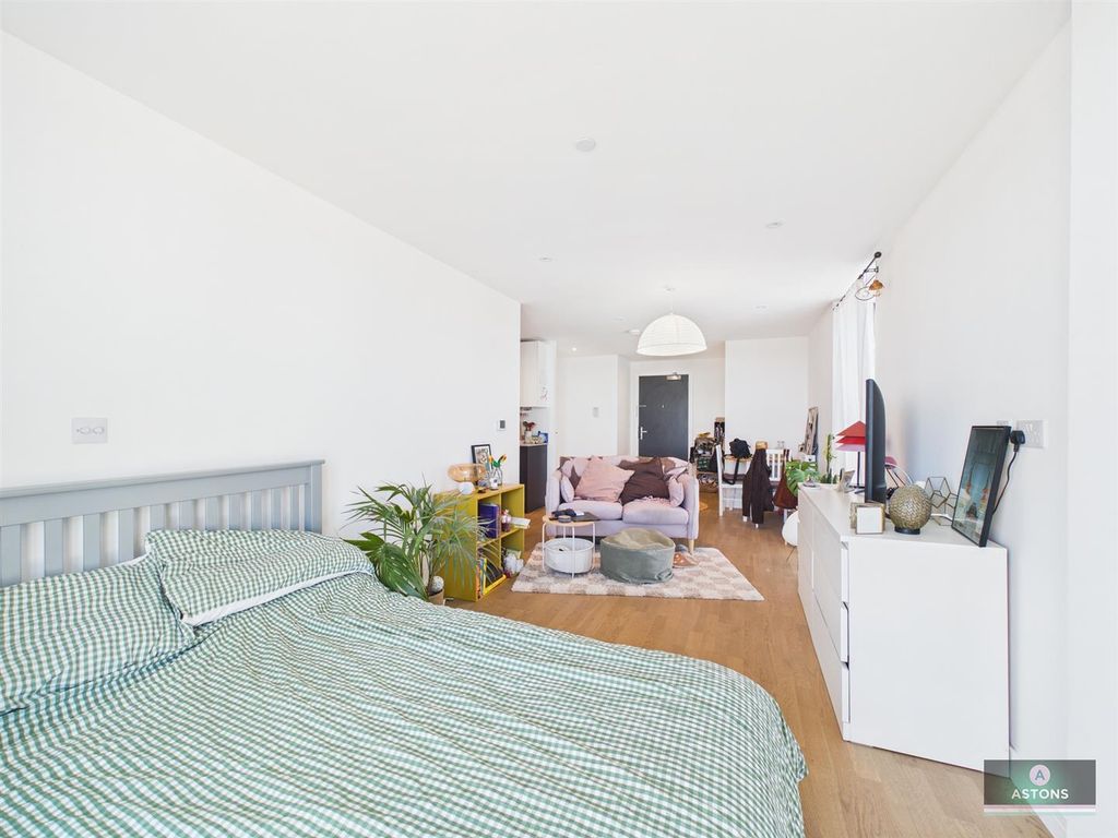 Property photo 2 of 8 Cam02067G0-Pr0237-Still006.Jpg