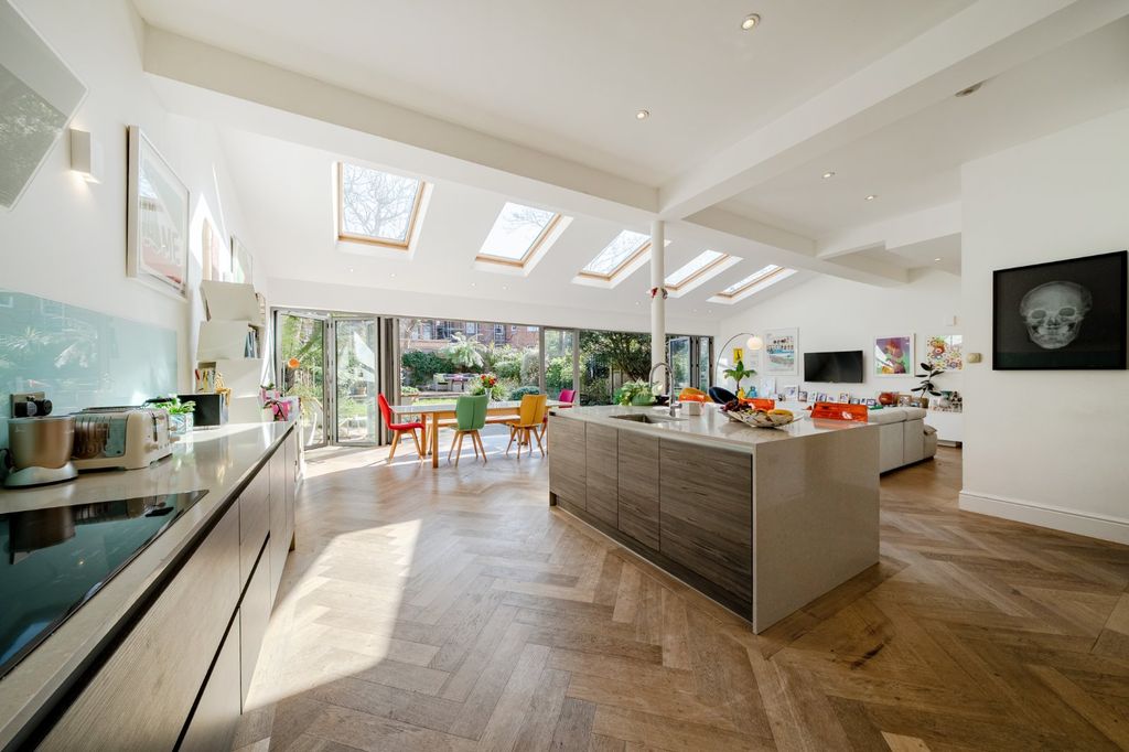 Property photo 2 of 16 Picture No. 20