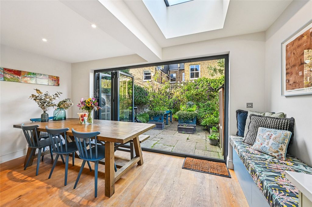 Property photo 3 of 18 Dining Area