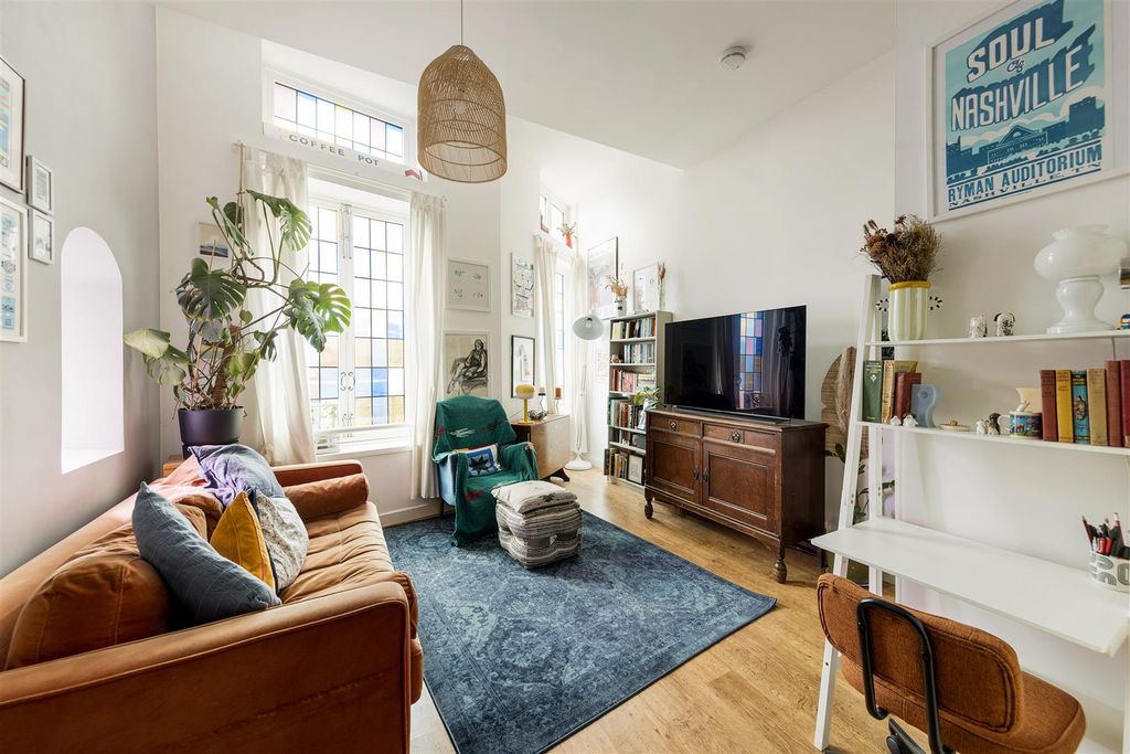 Property photo 1 of 14 Woodgrange Road, E7