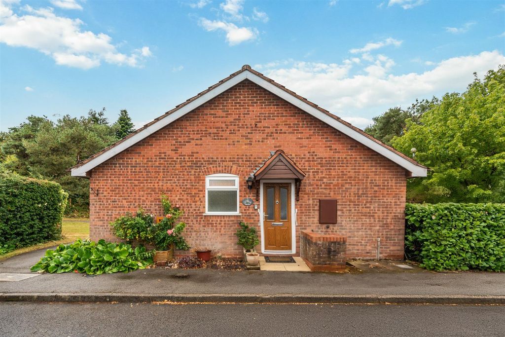Property photo 1 of 10 77A Poplar Road_9.Jpg