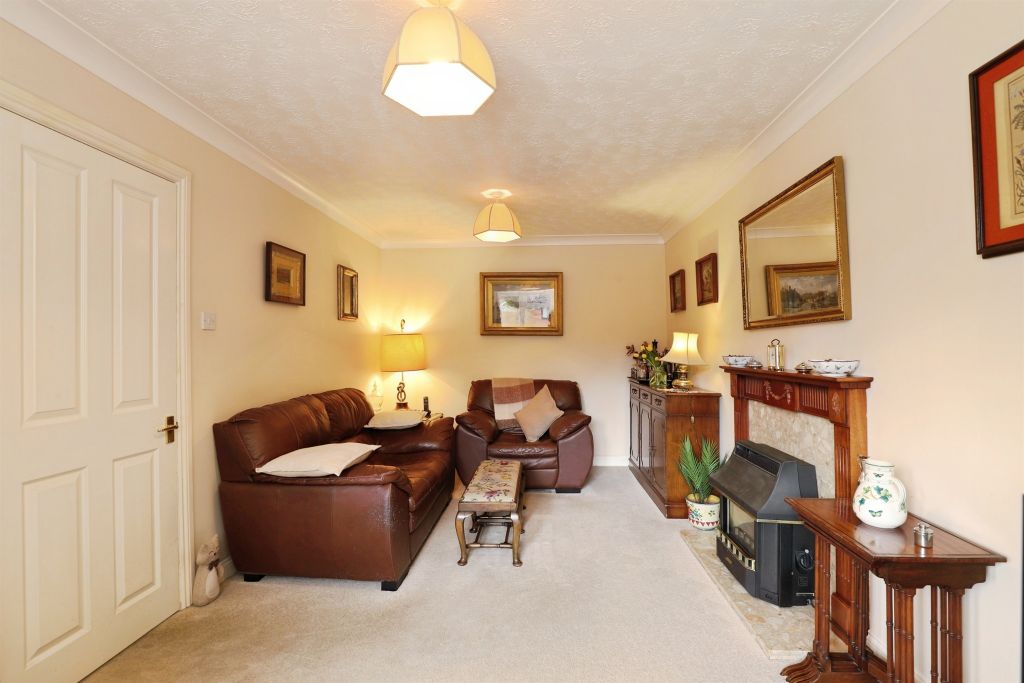 Property photo 3 of 12