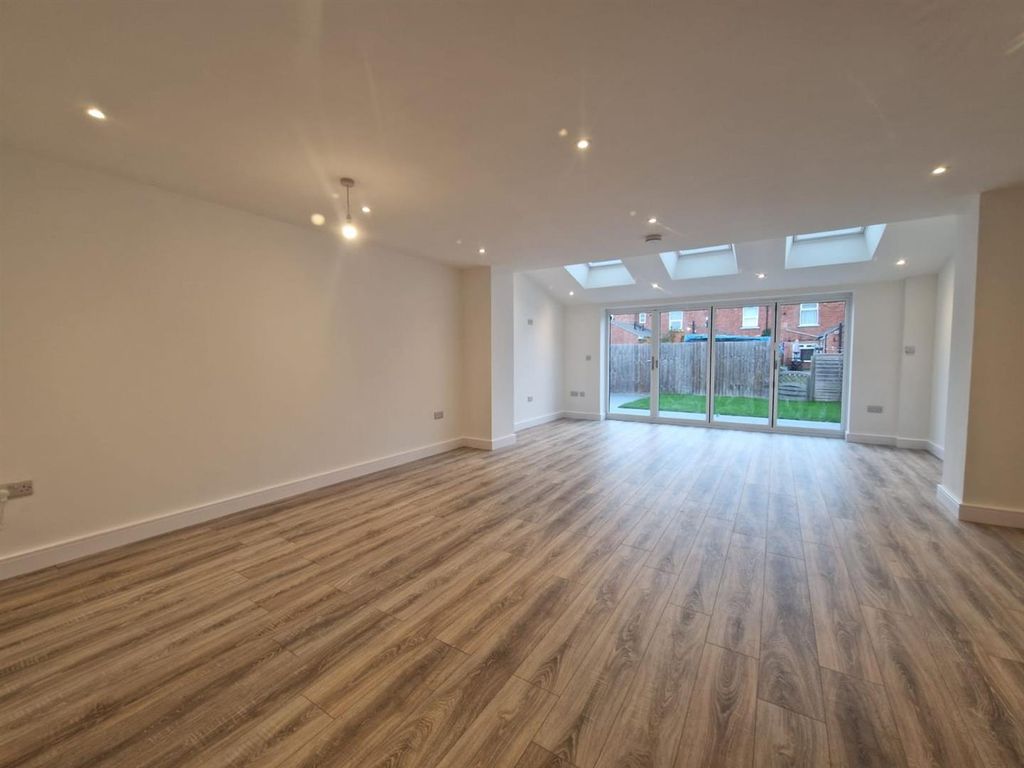 Property photo 3 of 12 5.Jpeg