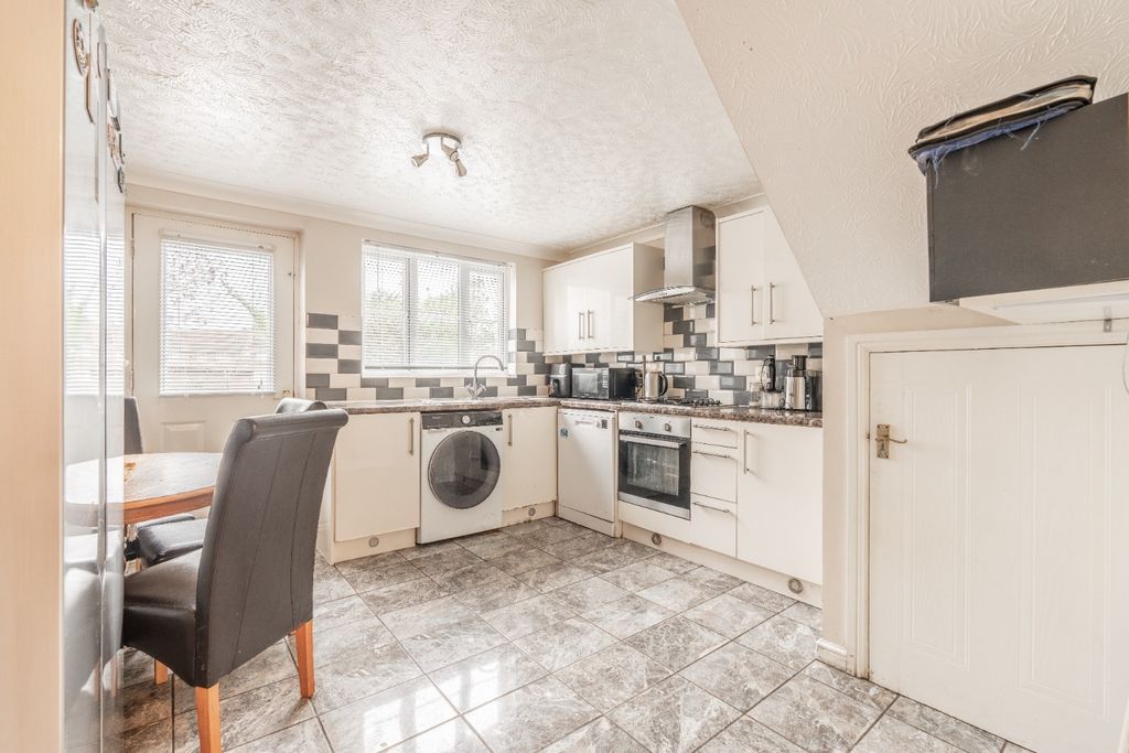 Property photo 2 of 24 4744762