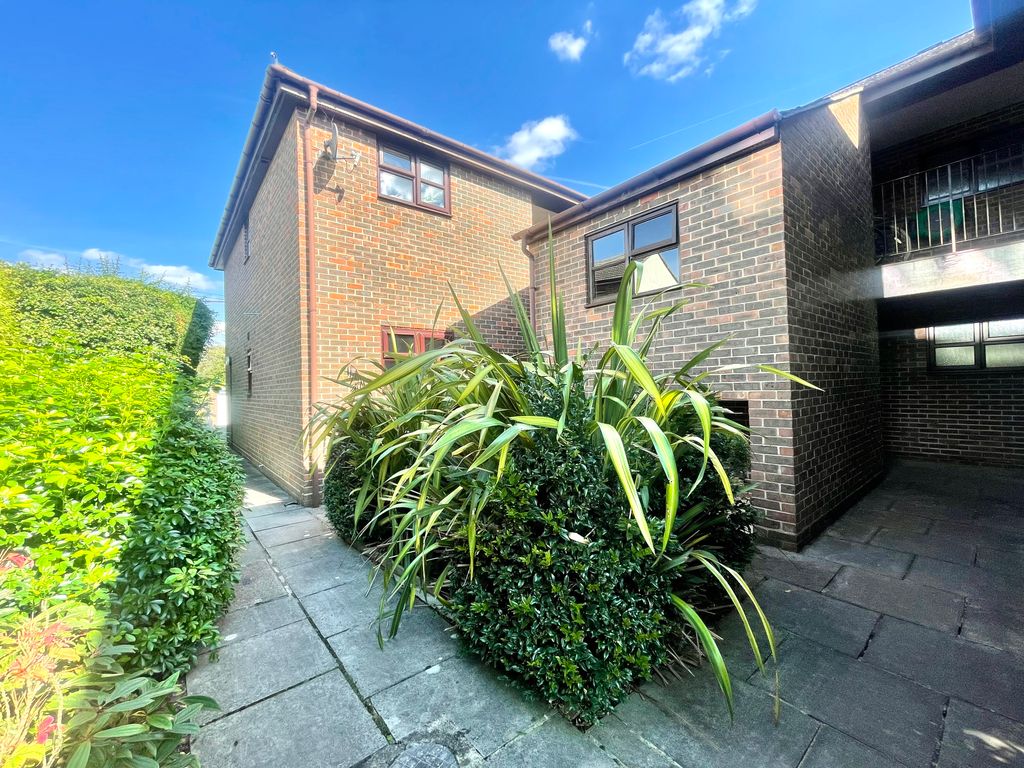 Property photo 1 of 8 408B24Da-818A-4B5A-A