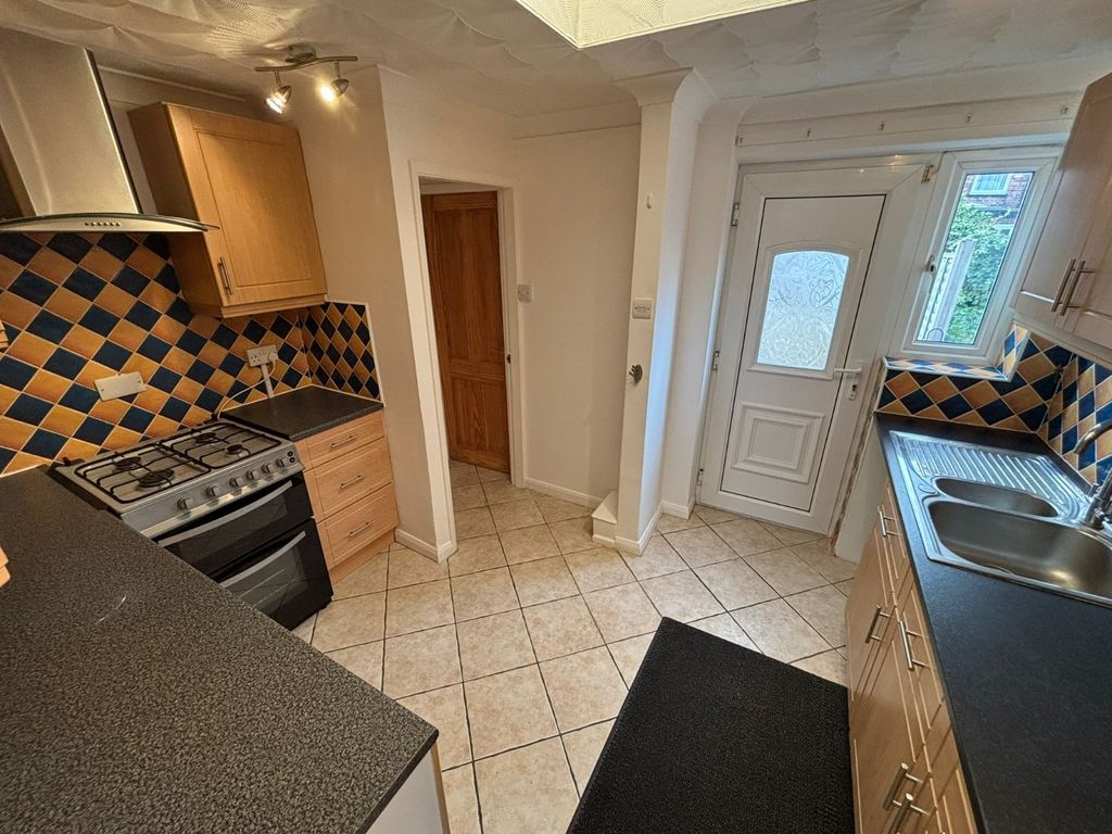 Property photo 3 of 7 Kitchen