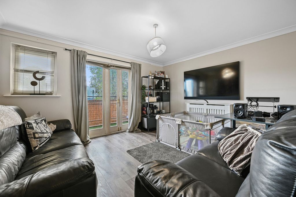 Property photo 2 of 6