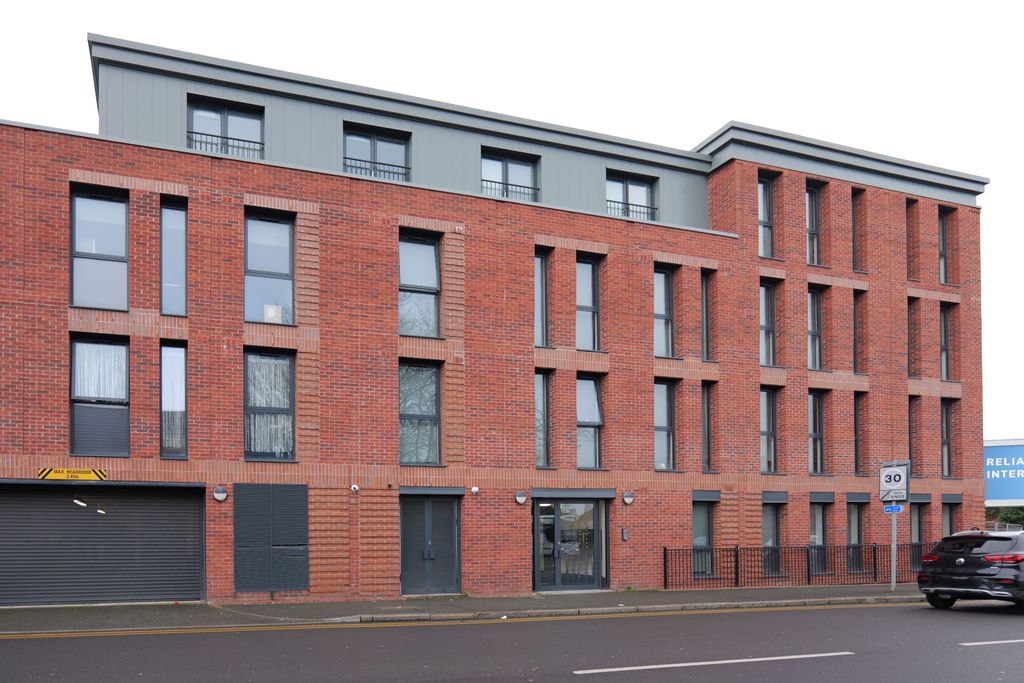 Property photo 1 of 18