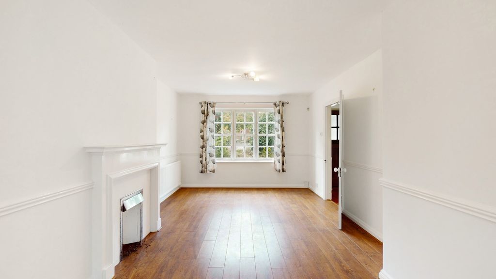 Property photo 2 of 15 4139503