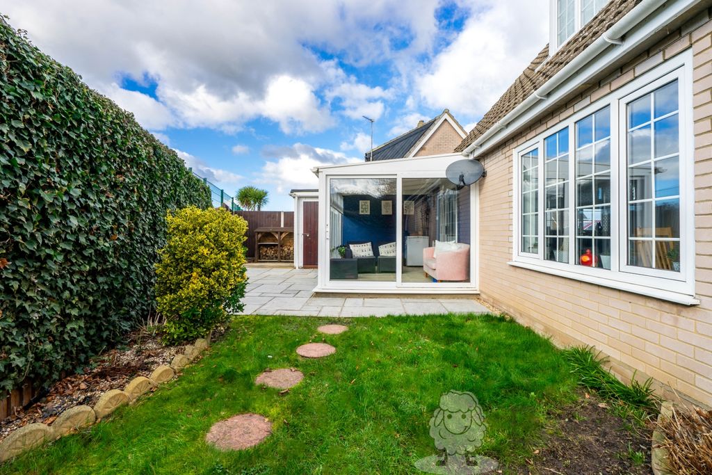 Property photo 3 of 12 Sun Room And Rear Garden