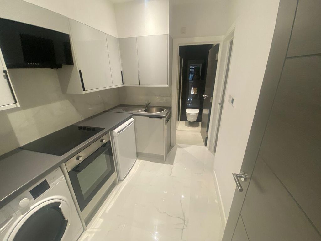 Property photo 1 of 7 Kitchen