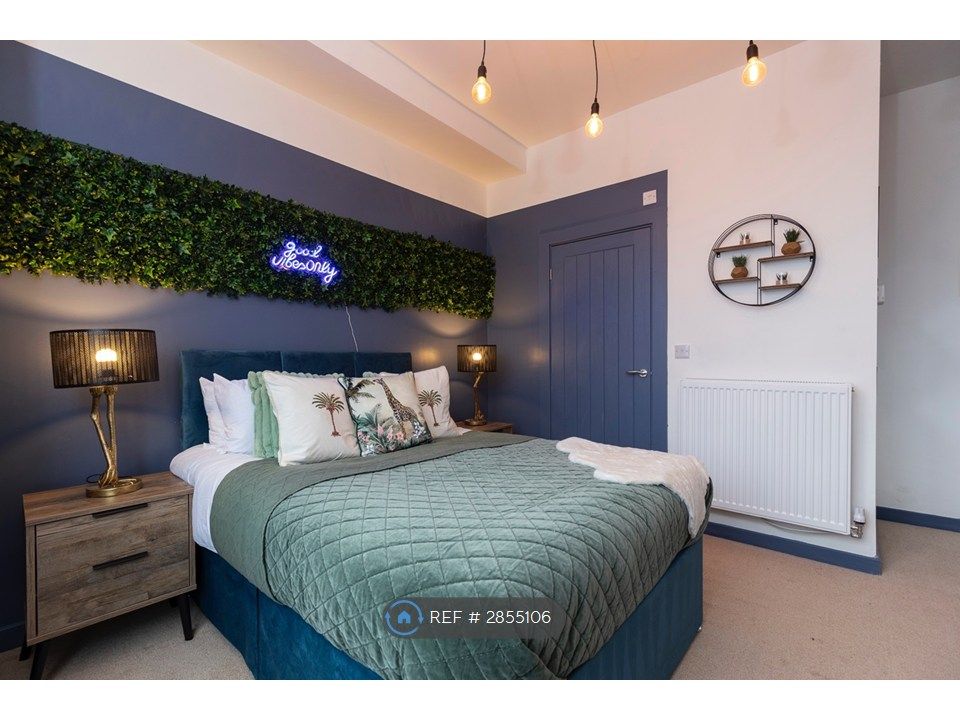 Property photo 1 of 35 Bedroom 3 With An En-Suite