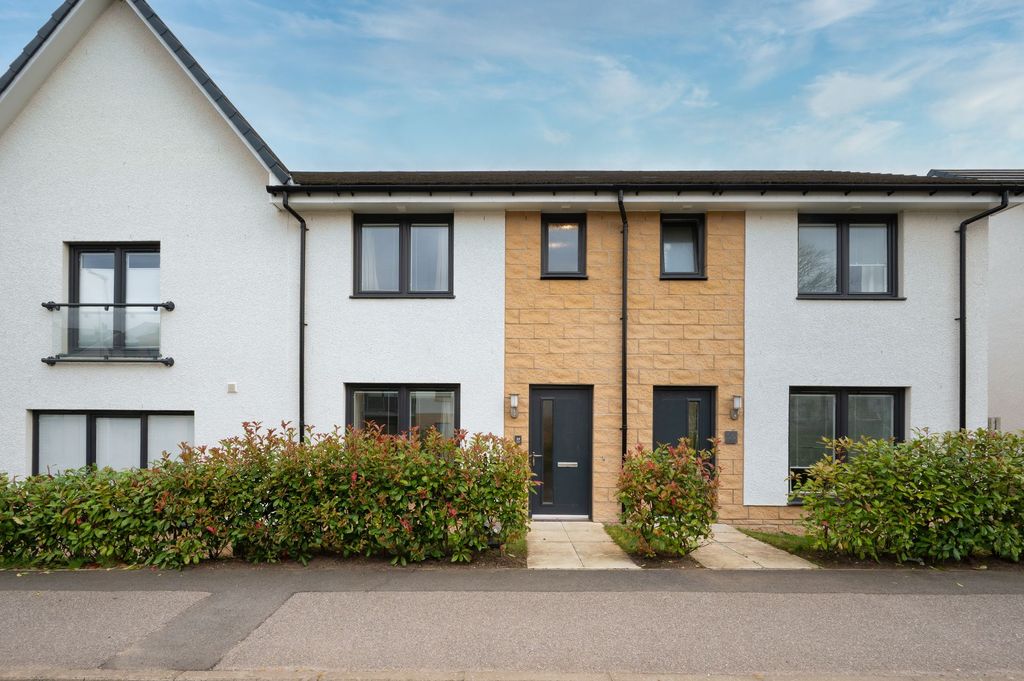 Property photo 2 of 26