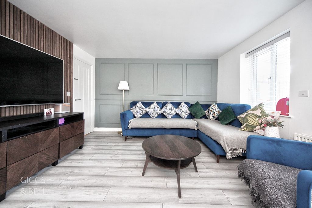 Property photo 2 of 22 4816431