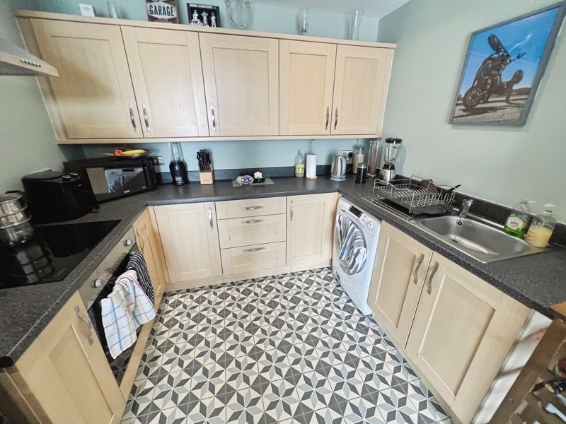 Property photo 3 of 16 Kitchen