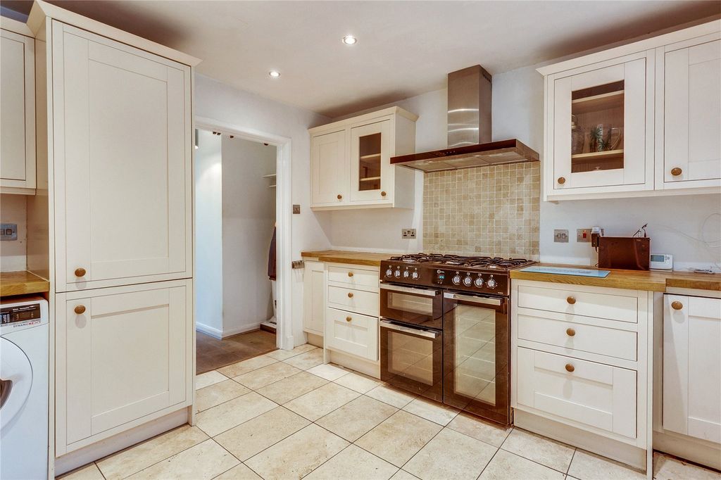 Property photo 2 of 11 Kitchen