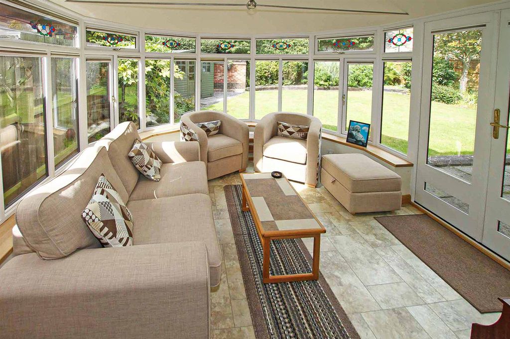 Property photo 2 of 16 Conservatory.Jpg
