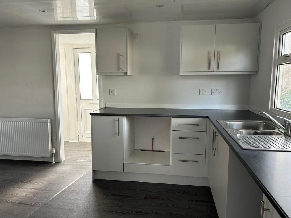 Property photo 2 of 11 Preloved Home On Crays Hill Kitchen