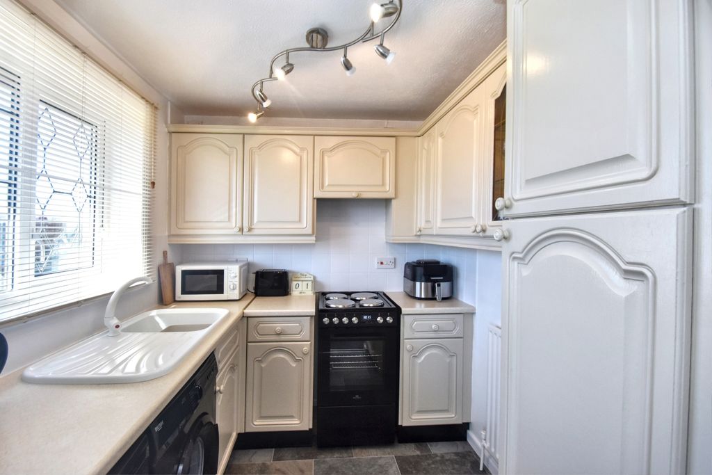 Property photo 3 of 13 Kitchen