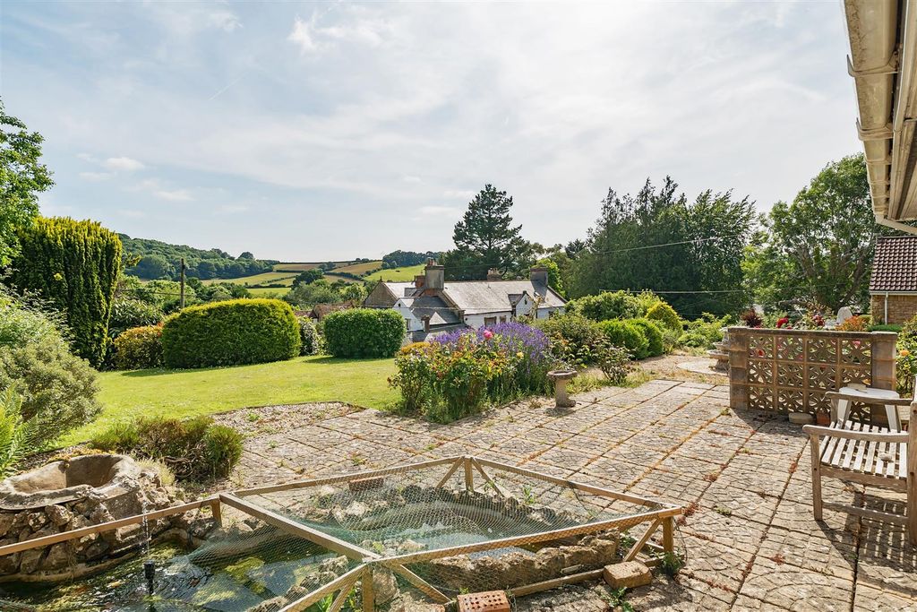 Property photo 3 of 18 Garden And Views