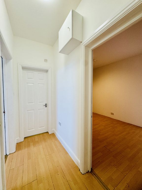 Property photo 3 of 8 Gallery