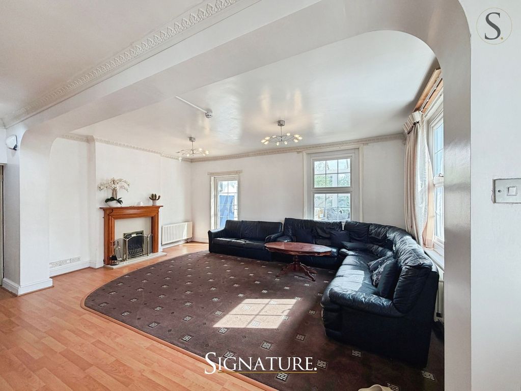 Property photo 2 of 21