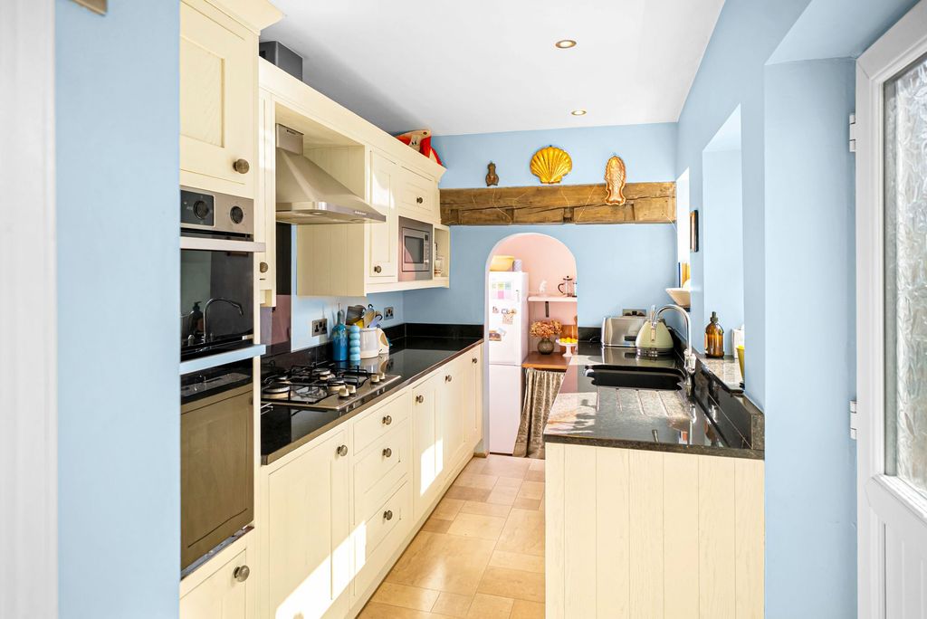 Property photo 3 of 16