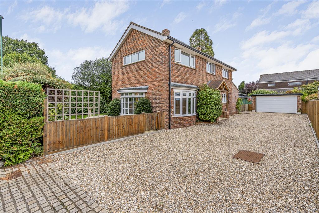 Property photo 2 of 23 Barbican, Ivydene Crescent, Chidham-Porticomarketi