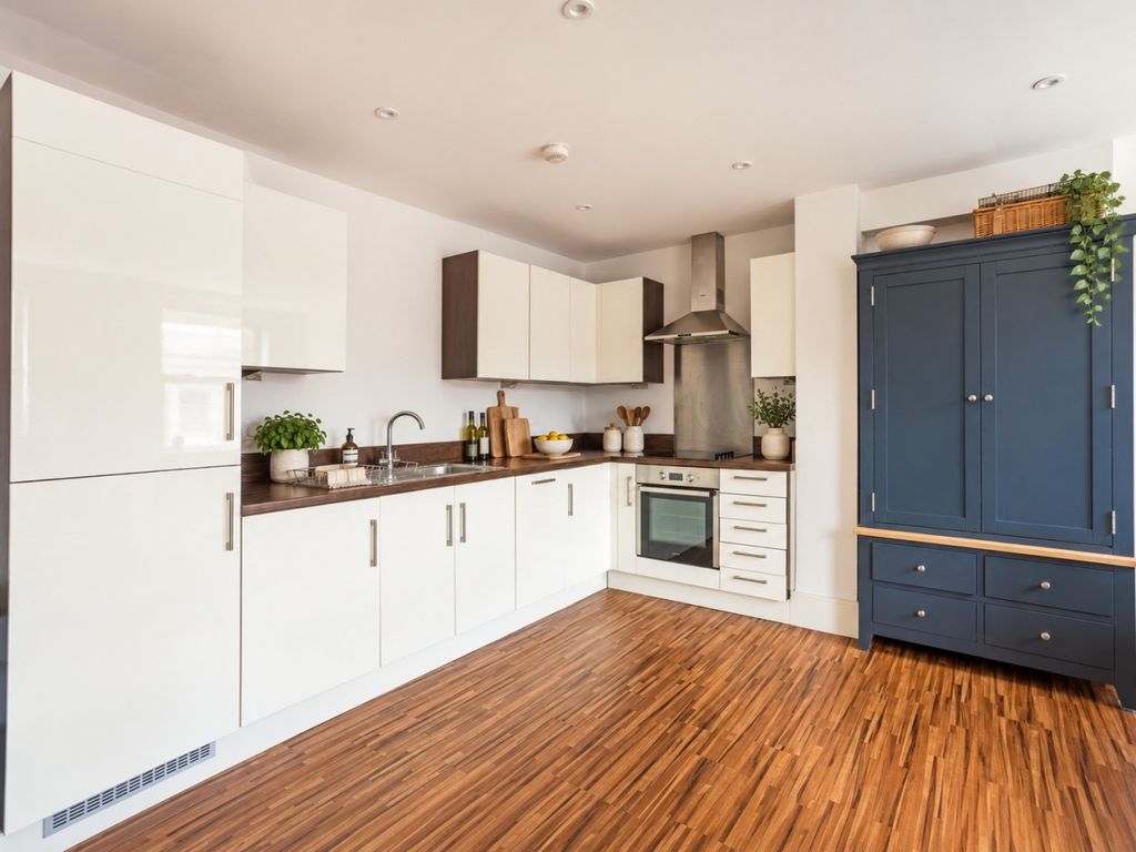 Property photo 2 of 6 Kitchen