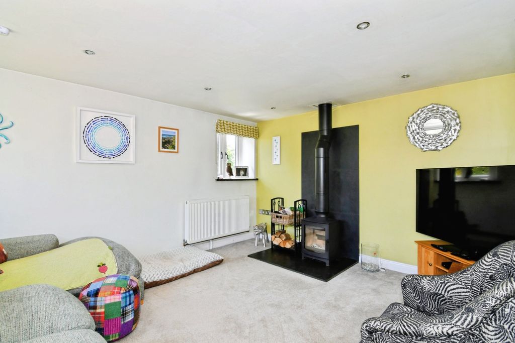 Property photo 3 of 20