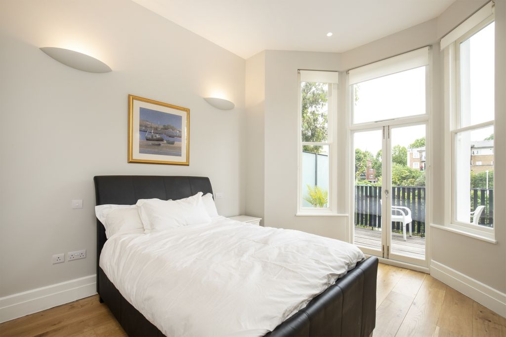 Property photo 3 of 8 Sinclair Road 38 ...