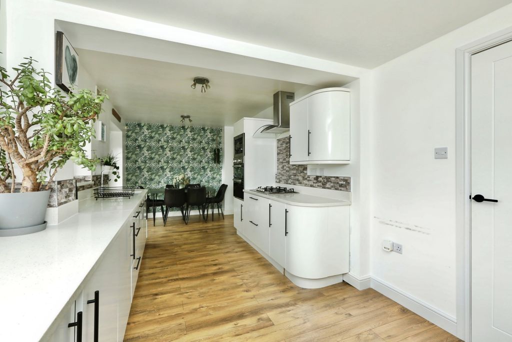 Property photo 2 of 26 Pbox-Img.Jpg
