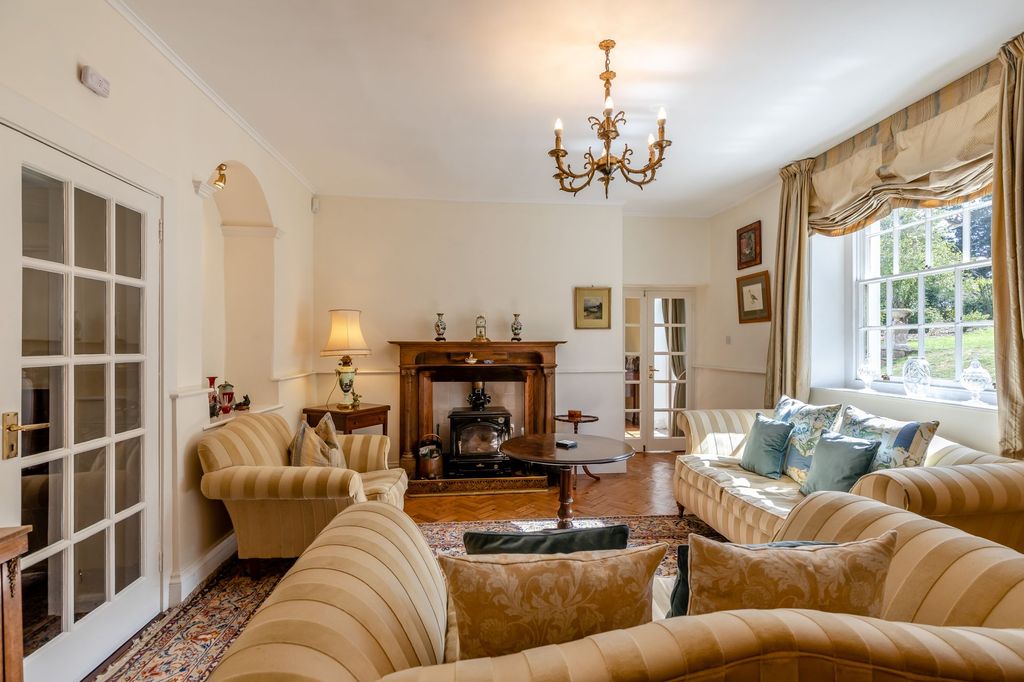 Property photo 3 of 48