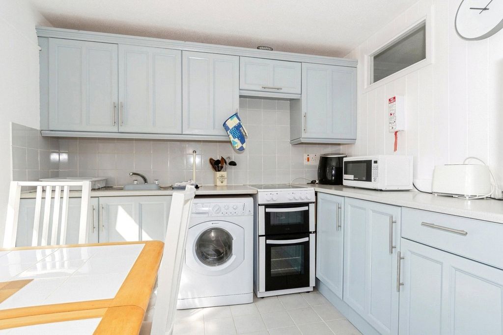 Property photo 3 of 16 Kitchen